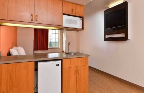 Meridian Apartment | Cozy 2-Bed Queen Room|Pool|Free Wifi