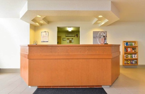 Meridian Apartment | Cozy 2-Bed Queen Room|Pool|Free Wifi
