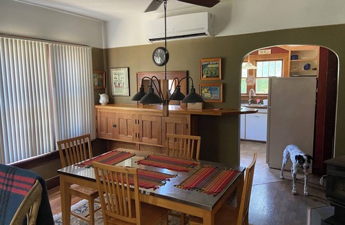 Murphysboro House | Cozy 2-bedroom country craftsman