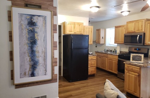 Middleton House | Cozy 2-bedroom house in beautiful Middleton ID, walking distance to Boise river!