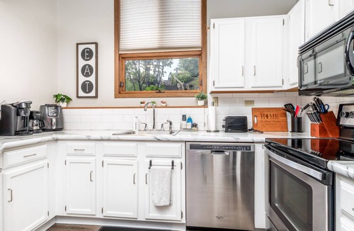 The Galena Territory Villa | Cozy 2 BR with Fireplace | Sleeps 5 |