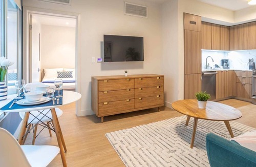 West Los Angeles Apartment | Cozy 2bd in Prime Sawtelle Location w/Washer/dryer inside!