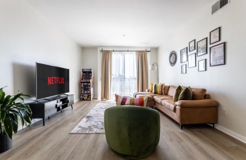 Del Rey Apartment | Cozy 2BD Retreat in MarinaDelRey!Free Parking&Pool