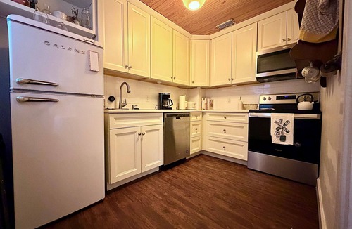 Bunkers Cove House | Cozy 2BR Bungalow in Historic Cove Near Downtown