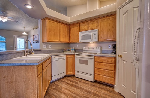 Southwest Ada County Alliance House | Cozy and Stylish Home