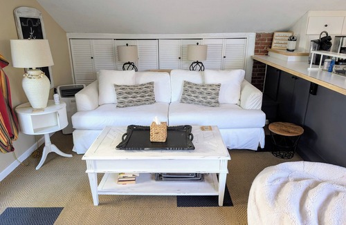 Sarasota House | Cozy Cabana .walk to the beach and St Armand's Circle!