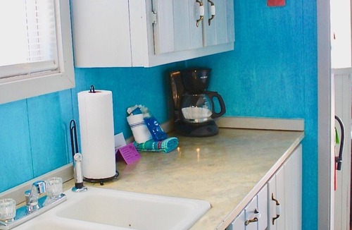 Navarre Cabin | Cozy Cabin Deluxe waterfront Sleeps 8 Pet friendly