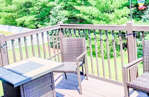 Bangor House | Cozy Cape in the heart of Bangor. Close to hospitals, colleges and downtown.