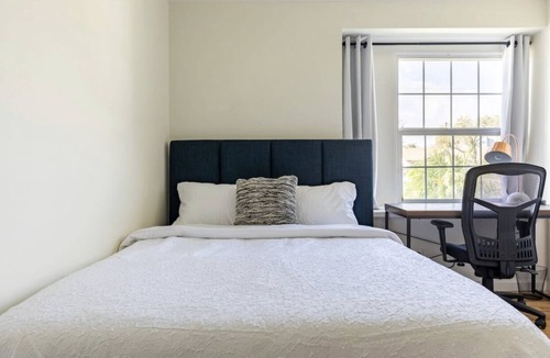 Northwest Anaheim House | Cozy Dog-friendly Living Space - close by Knott’s, Porto’s, Disney