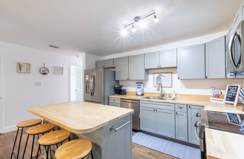 Foley House | Cozy Duplex Retreat - Beaches, Hospital, Dining