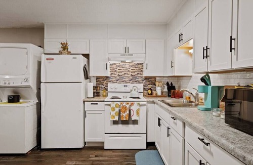West Pensacola House | Cozy hideaway w/fire pit & grill