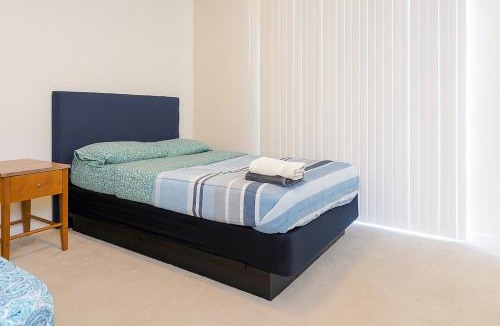 Orange Apartment | Cozy Home Close to Disney
