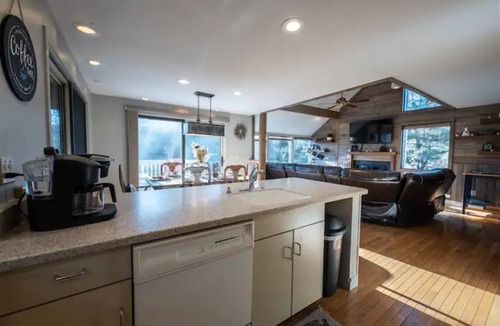 The Galena Territory House | Cozy Home secluded in the Wildlife Preserves