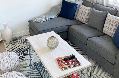 Del Aire House | Cozy home that is super close to beaches, restaurants, companies, LAX, FUN!