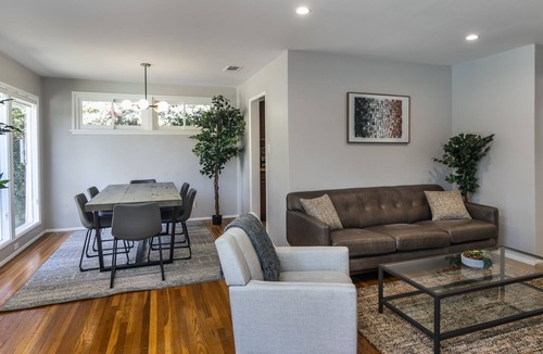 Sherman Oaks House | Cozy house in Sherman Oaks W/pool & 3 bedrooms