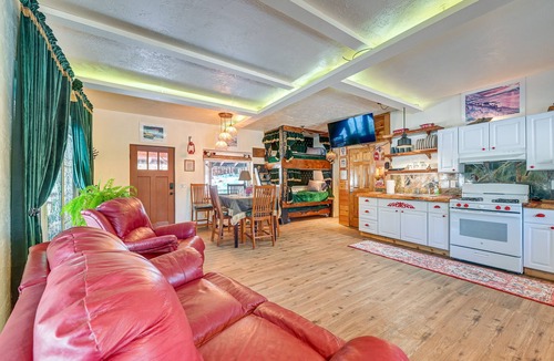 Nikiski Apartment | Cozy Kenai Abode w/Private Deck: 5 Mi to Ocean!