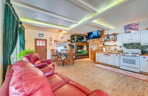 Nikiski Apartment | Cozy Kenai Abode w/Private Deck: 5 Mi to Ocean!