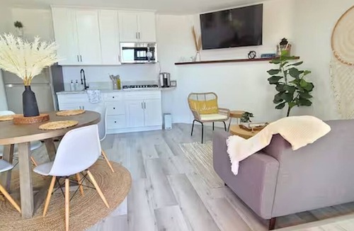 Patton Apartment | Cozy Modern 2-Bd Guest House in Quiet neighborhood!