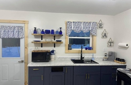 Smithfield Apartment | Cozy new 1 bedroom, queen bed, and queen sofa bed, washer/dryers. Radiant heat.