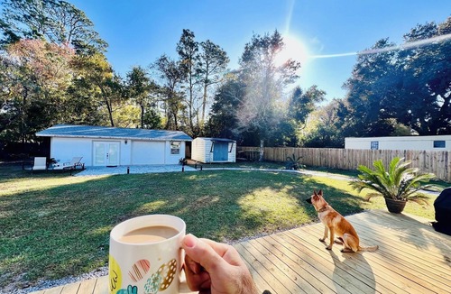 Warrington Villa | Cozy New Villa + Pet Friendly