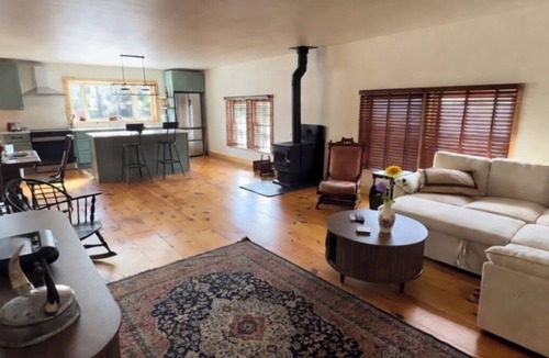 Union Apartment | Cozy newly renovated apartment in antique farmhouse
