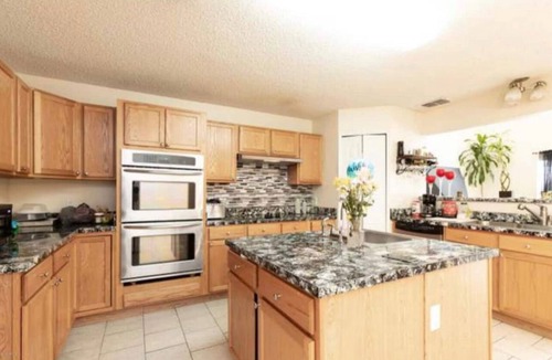 Northside Cabin | Cozy one bedroom lodge with AC in adorable Jacksonville