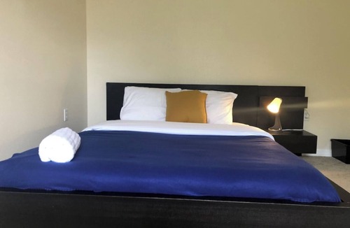 Northside Cabin | Cozy one bedroom lodge with AC in adorable Jacksonville