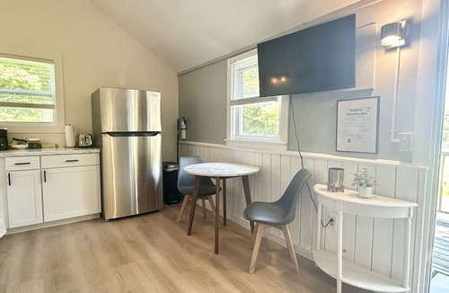 Salsbury Cove House | Cozy Pond Side Cottage in Bar Harbor! [The `Nook`]