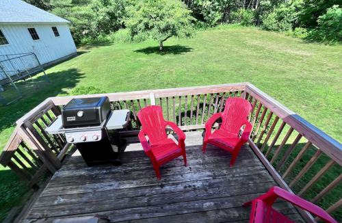 North Jay Apartment | Cozy Retreat with Private Backyard Oasis