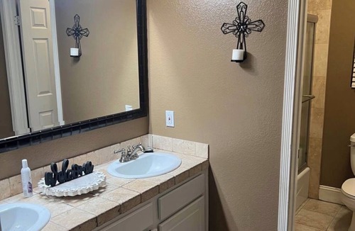 Eastvale House | Cozy room in home in beautiful Eastvale