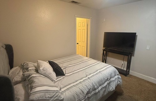 Eastvale House | Cozy room in home in beautiful Eastvale