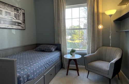 Bel Air South House | Cozy Spacious Townhouse King Bed