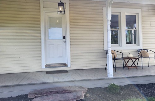 Bernville House | Cozy stay in Bernville with out door fire pit area