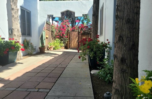 Hollywood Apartment | Cozy Studio Apartment Two in Hollywood!