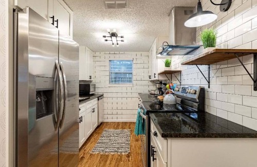 Murray Hill House | COZY URBAN BEAUTY MINUTES FROM HOSPITALS, RIVERWALK AND RESTAURANTS