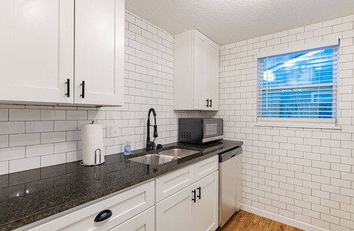 Murray Hill House | COZY URBAN BEAUTY MINUTES FROM HOSPITALS, RIVERWALK AND RESTAURANTS