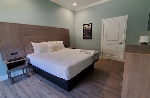 Inglewood Hotel | Crestridge Inn