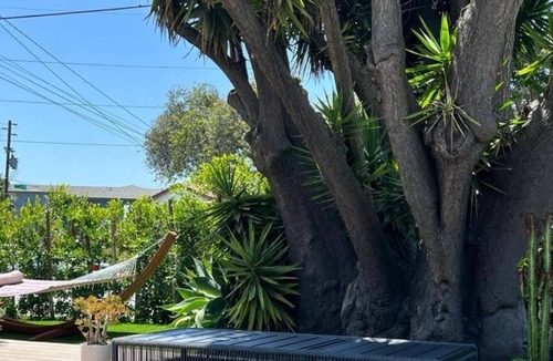 Ladera Heights House | Cubier: Scenic Manor of Inglewood (SHW-LAD)