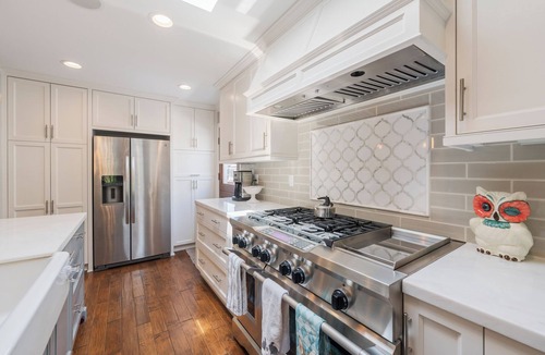 Tree Section House | Custom tree section Manhattan beach home, built for luxury and entertaining