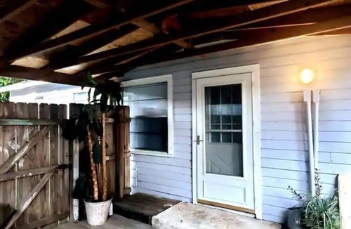 Southeast Pensacola Apartment | Cute 1 bedroom home, close to Downtown, Beaches and Shopping