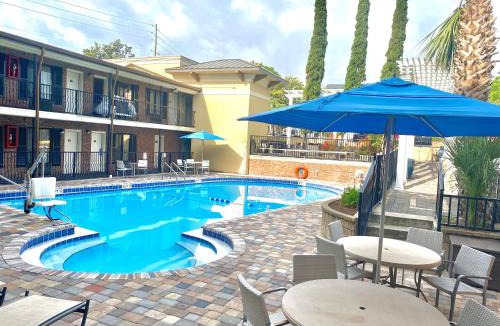 Downtown Hotel | Days Inn by Wyndham Pensacola - Historic Downtown