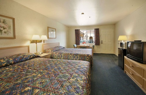 La Sierra Hotel | Days Inn by Wyndham Riverside Tyler Mall