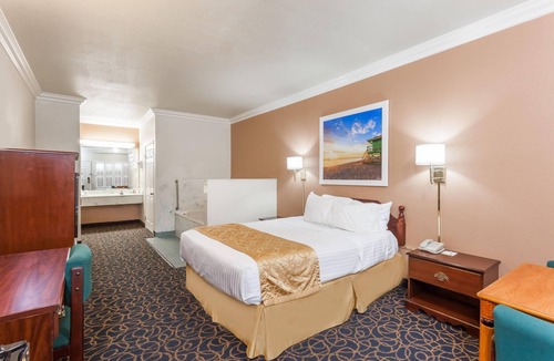 South Gate Hotel | Days Inn & Suites by Wyndham South Gate