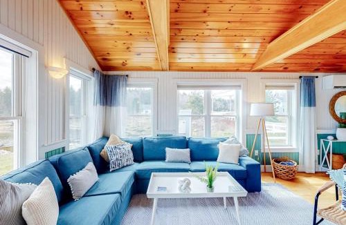 Tenants Harbor House | Dazzling ocean-view house with fireplace, deck, firepit, central AC, & W/D