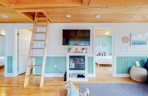 Tenants Harbor House | Dazzling ocean-view house with fireplace, deck, firepit, central AC, & W/D