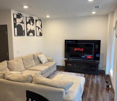 Castleberry Hill Apartment | Deluxe Escape 4