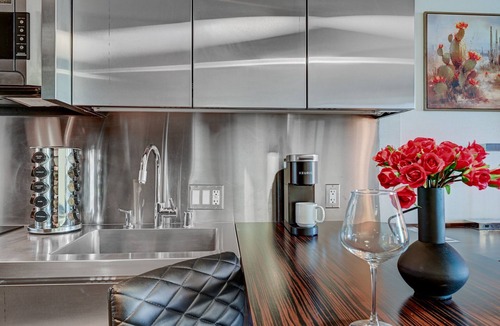 Las Vegas Resort | Desert Rosé | Palms Place | Strip Views | No Resort Fees | Free Parking
