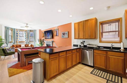 Wicker Park Apartment | Designer Apt, Billiards, Private Patio, 1 Parking