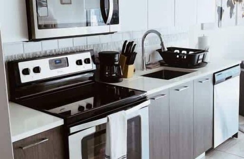 Town Square Apartment | Devereaux Flow King Studio