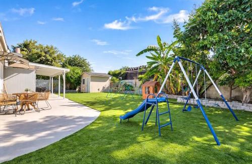 Southwest Anaheim House | Disneyland Lux Villa 6BR 4BA Mini Golf Arcade Game